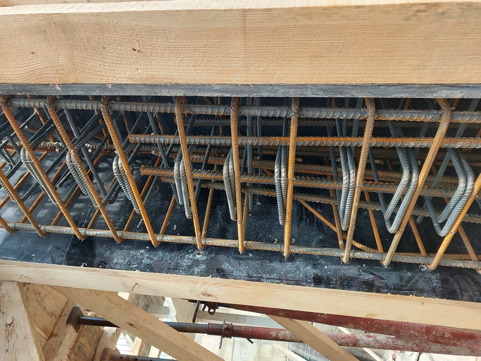Beam stirrup close-up